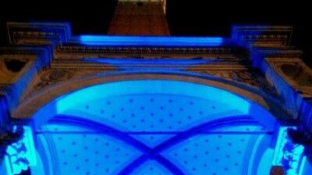 Piazza del Campo: questa sera si colorano Fonte Gaia e la Cappella