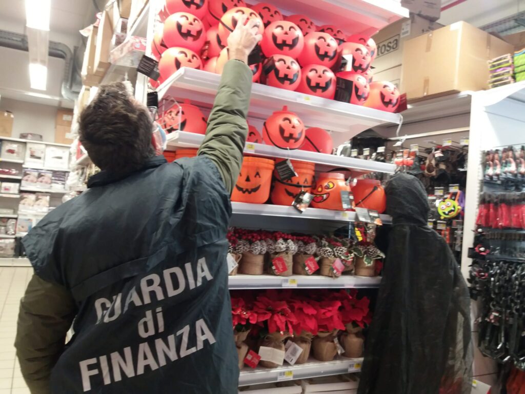 Halloween in sicurezza: Guardia di Finanza di Siena sequestra 4600 prodotti pericolosi