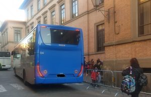 Siena, trasporto scolastico: la protesta dei genitori della Jacopo della Quercia: "Un'ora per fare 6 chilometri"