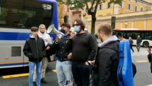 Sit-in Piccolomini, gli studenti del Franci: "Abbiamo lottato per noi, lo faremo anche per voi"