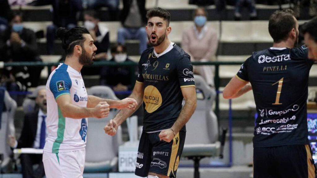 Tiziano Mazzone saluta la Emma Villas Aubay Siena