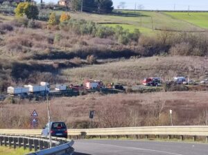 Siena: incidente rotatoria abbadia di Ruffolo, scontro tra due mezzi