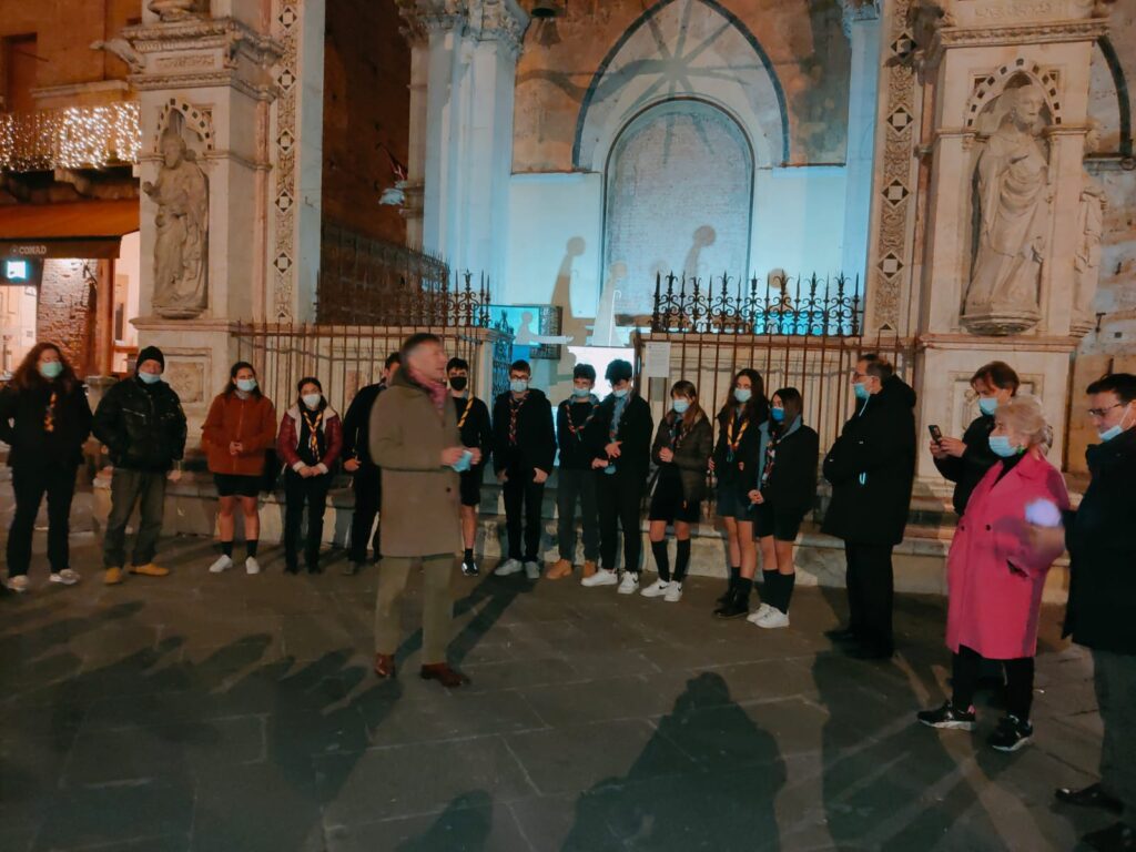 Siena, sindaco e arcivescovo inaugurano il presepe degli scout nella Cappella di Piazza del Campo