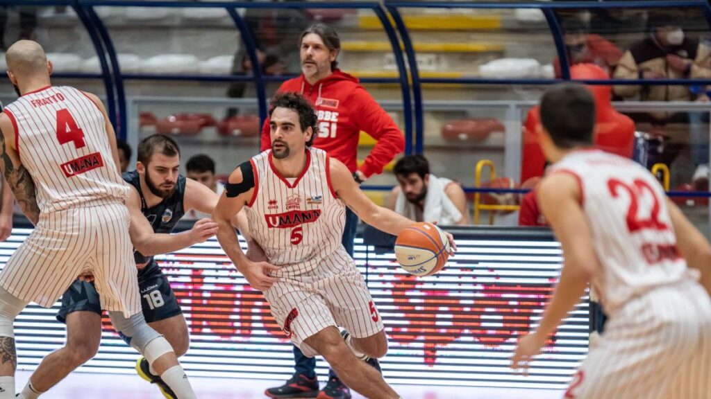 A2, Chiusi sconfitta da Eurobasket Roma. Bassi: "Prestazione inaccettabile"