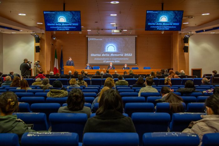 Giorno della Memoria 2022: &ldquo;Antisemitismo e cospirazionismo&rdquo;, convegno degli Atenei senesi all'Unistrasi