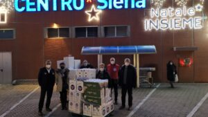 Dalla sezione soci Coop di Siena generi di prima necessit&agrave; per Arciconfraternita Misericordia e Caritas