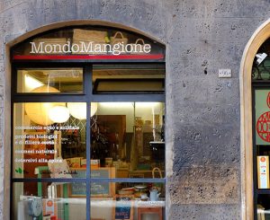 Le Botteghe del Mondo per promuovere il commercio equo e solidale: fra i protagonisti anche Mondo Mangione di Siena