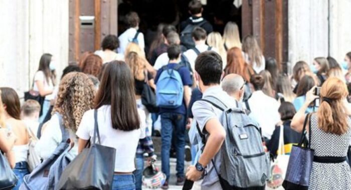 Scuola, in Toscana il 56% degli studenti è stressato dagli impegni di studio"