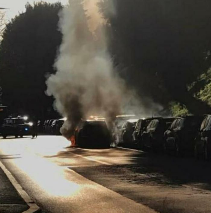 Siena: auto a fuoco in Via Don Minzoni, problemi per il traffico