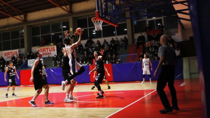 Basket - La Virtus Siena lotta fino all'ultimo e conquista la vittoria in trasferta contro il Cus Pisa