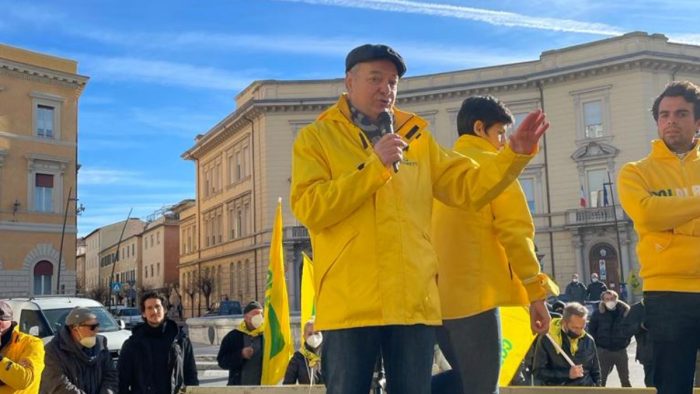 "Stop alle speculazioni", allevatori e agricoltori Coldiretti scendono in piazza