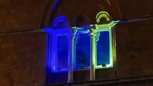 La Fondazione Mps si illumina dei colori dell'Ucraina in segno di solidarietà
