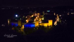 Monteriggioni illumina il castello con i colori della bandiera dell'Ucraina