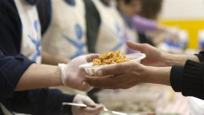 Siena: dal 1 agosto la mensa Caritas si sposta in Piazza San Francesco. Appello per nuovi volontari