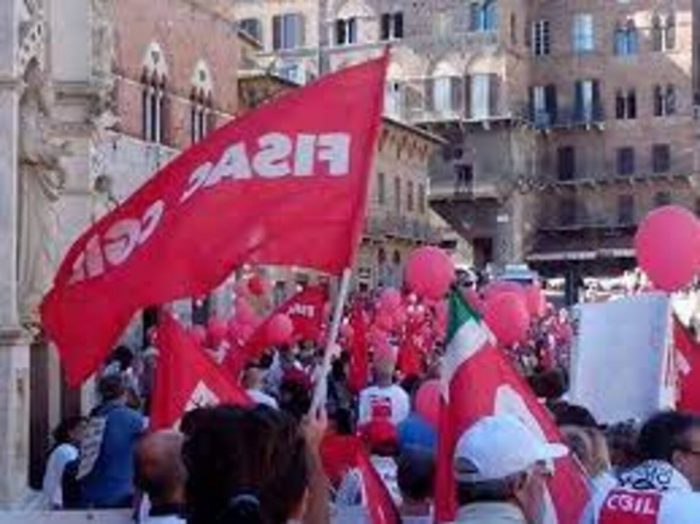 Allarme della Fisac Cgil: "Accenture delocalizza servizi per Mps, 100 lavoratori a rischio"