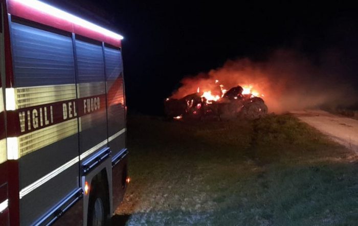 Incendio di rotoballe nella notte ad Asciano