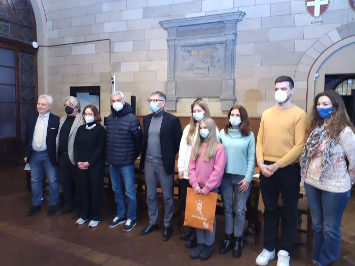 Dalla guerra a Siena salvate dalla danza: la citt&agrave; del Palio abbraccia una famiglia ucraina