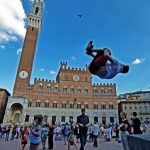 Mens Sana: Mattia Corti conquista il Guinness World Record eseguendo un salto mortale