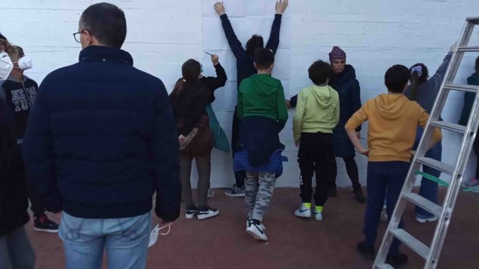 Siena, il mondo ideale dei ragazzi della scuola Tozzi in un murale