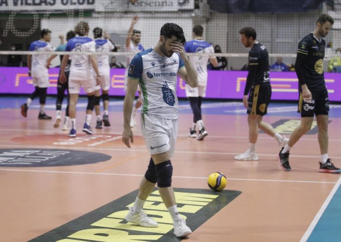 Emma Villas: Cantù vince al PalaEstra al tiebreak