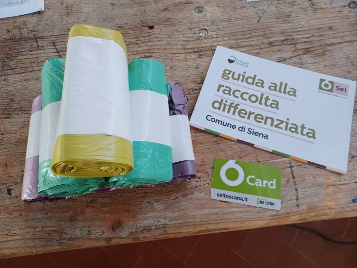 Siena: raccolta rifiuti, gi&agrave; ritirati 850 kit nella prima settimana