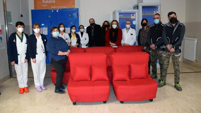 Cinque poltrone-letto donate alle Scotte dall'Associazione Arturo Pratelli