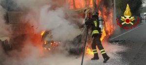 Furgone a fuoco sulla Siena-Firenze