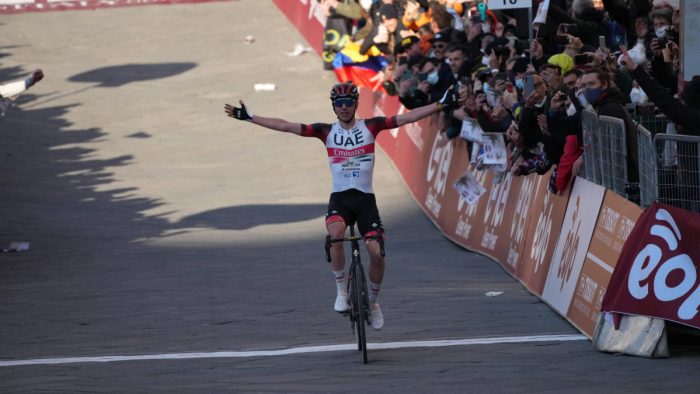 Tadej Pogačar vince la Strade Bianche 2022