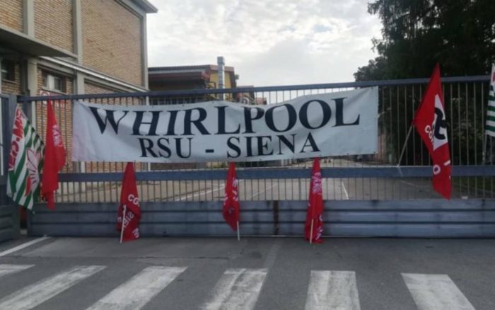 Whirlpool, i lavoratori di Siena: "Siamo preoccupati. Abbiamo saputo di Arcelik dalla stampa"