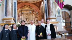 L ‘Arcivescovo Lazzaro You Heung-sik in visita alla Basilica di San Domenico a Siena