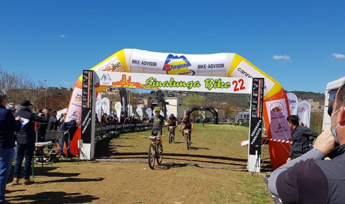 Ciclismo: spettacolare Sinalunga Bike risolta al fotofinish