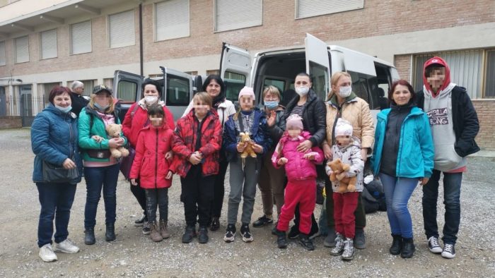 Siena, la Caritas accoglie 7 mamme ucraine con 7 bambini disabili