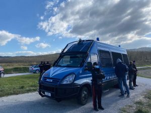 Rave party in atto nella zona delle risaie, lungo la Siena-Grosseto