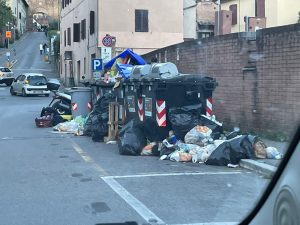 Raccolta rifiuti a Siena, l'assessore Benini attacca Sei Toscana: "O raccoglie i rifiuti o raccoglie se stessa"