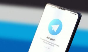 La palina si legge sullo smartphone, AT apre il canale Telegram