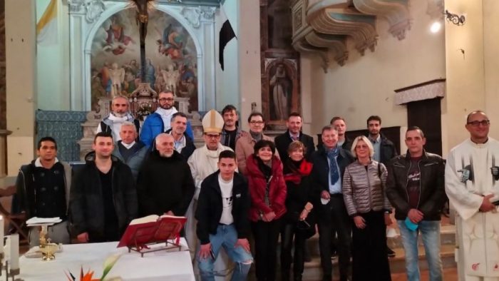 Detenuti "Fuori dal carcere" per la messa con il cardinale di Siena Augusto Paolo Lojudice