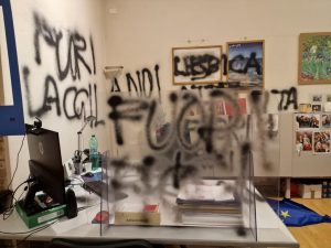 Atto vandalico al Rettorato, Rettore e dg Unisi: "Indignazione e condanna". La Cgil organizza un presidio