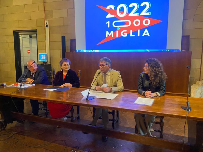 La Mille Miglia a Siena: "Torniamo a casa, mozzafiato entrare in Piazza del Campo "