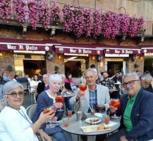 I coniugi Pithon dal Galles a Siena per festeggiare le Nozze d'Oro