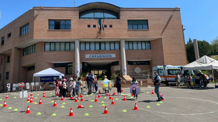 Siena: la strada tra passione e sicurezza, volontari associazioni e forze dell'ordine incontrano i bambini