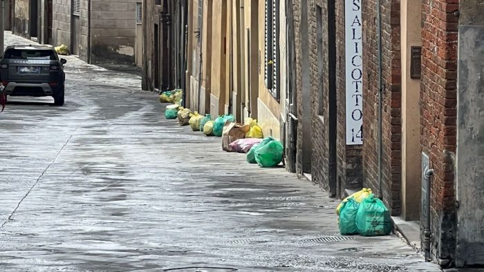 Raccolta rifiuti in città, il Movimento per Siena  lancia un sondaggio