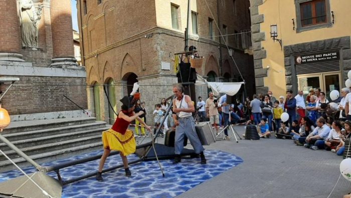 Siena, animazione e intrattenimento per le vie del centro storico per la Giornata Internazionale della Famiglia