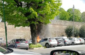 Incendio nel parcheggio del Campino di San Prospero