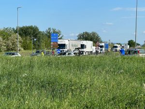 Due incidenti alla rotonda di Renaccio, traffico in tilt