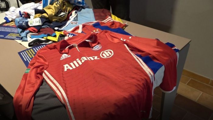 Maglie storiche e beneficenza: 20 anni di collezionismo in mostra