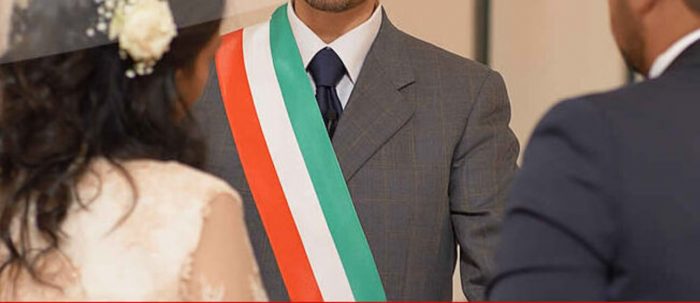 Rischiano di non sposarsi perch&egrave; il rappresentante del Comune non si presenta: brutta avventura per una coppia di innamorati