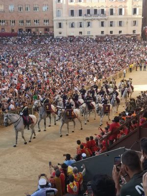 La prima volta in Piazza del Campo per la Fanfara della Polizia di Stato