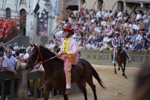 Palio 2 luglio: il Valdimontone vince la prima prova