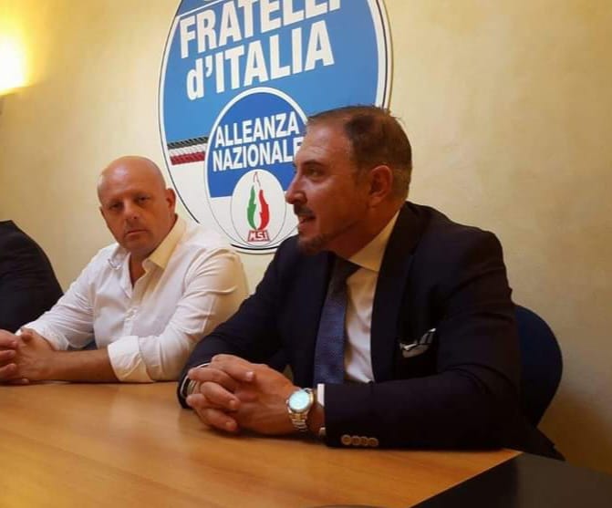 Totaro (FdI): "Incrementare campagne di sensibilizzazione contro i maltrattamenti degli animali"