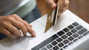 Vacanze: i consigli anti truffa per le prenotazioni online